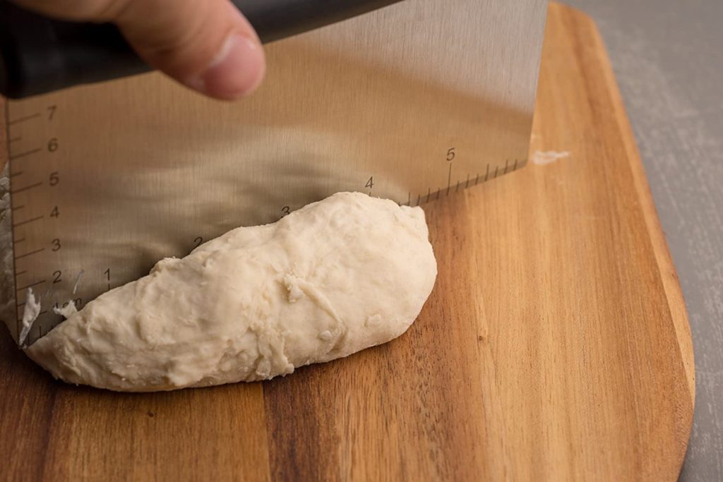 Confection de la pate à pizza